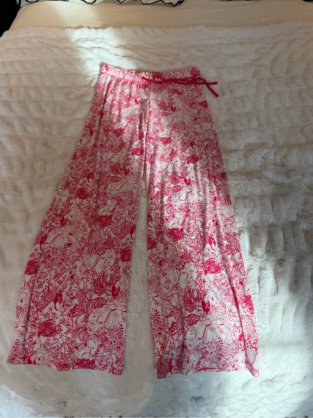 Lilly Pulitzer White Pants with Bright Pink Floral Print